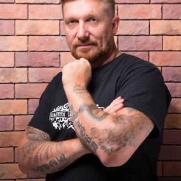 "Tattoo", Віктор Карпенко